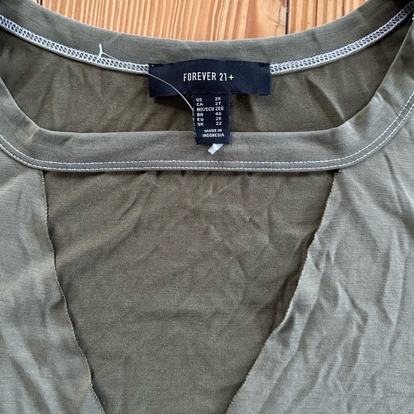 NWOT Forever 21 deep v neck tee - Picture 2 of 3